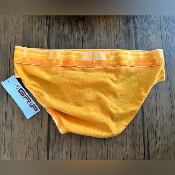 GRIP athletic Briefs - Picture 2 of 2
